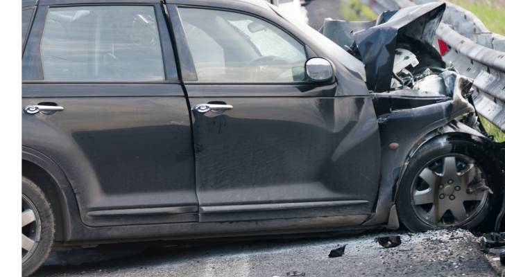 4 إصابات نتيجة حادث تصادم بين مركبتين في عمان