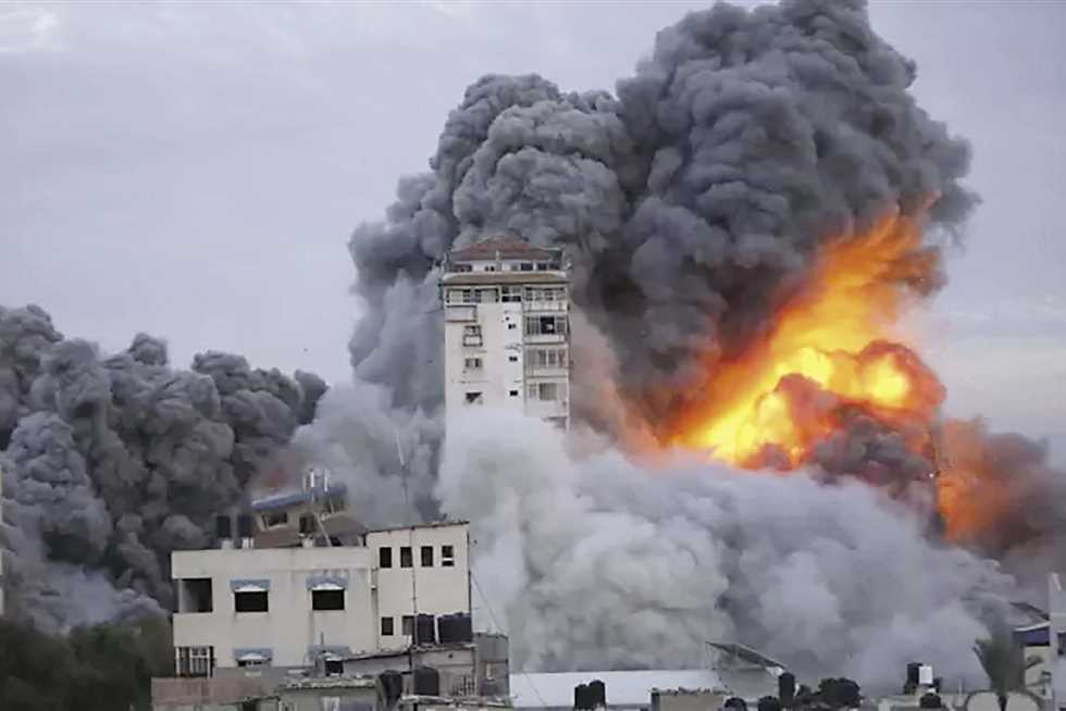 265 يوما للحرب  ..  طائرات الاحتلال تنفذ أحزمة نارية في خان يونس وغزة