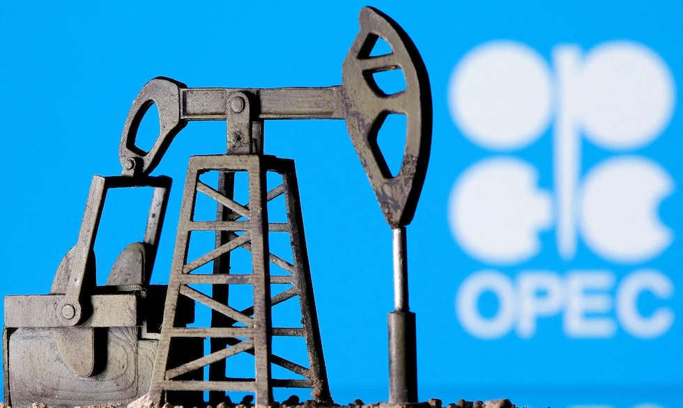 تراجع النفط رغم تمديد "أوبك+" خفض الإنتاج
