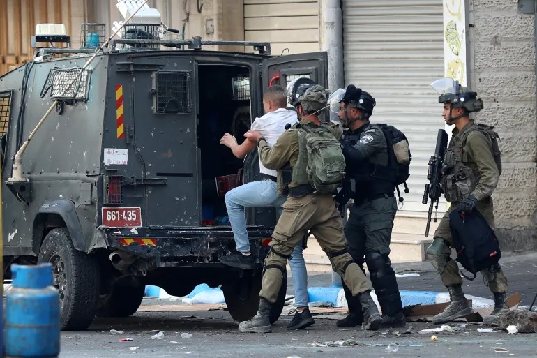 استشهاد فتى وسيدة برصاص الاحتلال بطولكرم واعتقال 16 بالضفة