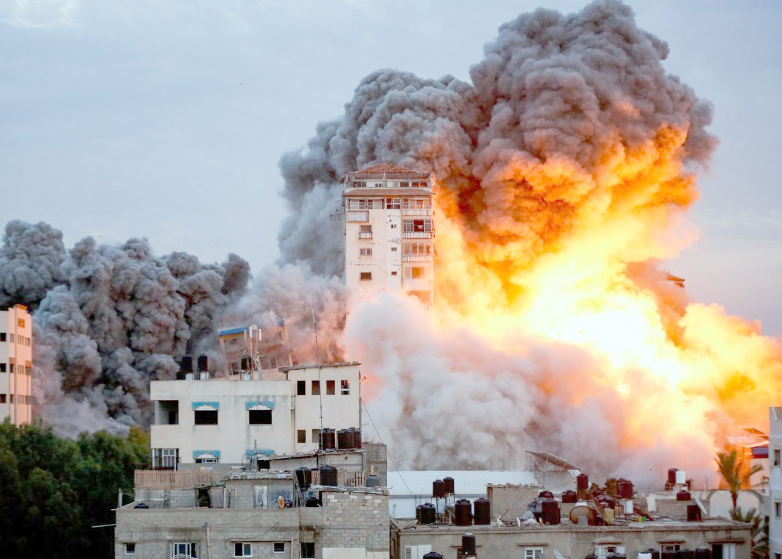 استشهاد 8 فلسطينيين بقصف قرب مسجد بحي الزيتون 