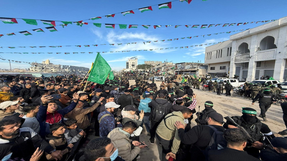 تسليم المجندات الإسرائيليات المحتجزات الأربعة في ميدان فلسطين بمدينة غزة